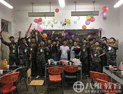 八維教育學(xué)子校園生活