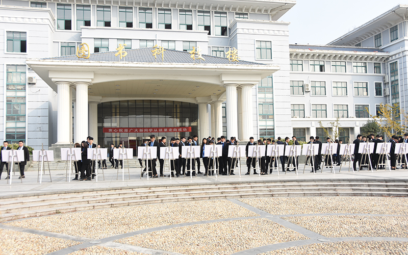 八維教育學(xué)子校園生活